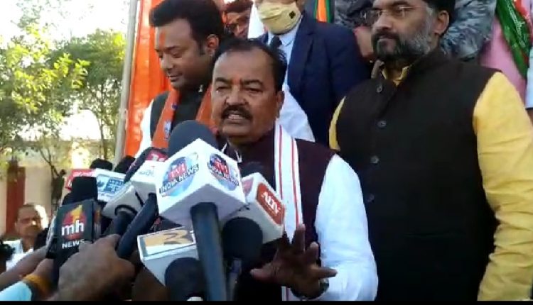 Deputy Chief Minister Deputy CM Keshav Prasad Maurya addressed the public meeting and was seen running away from the questions asked