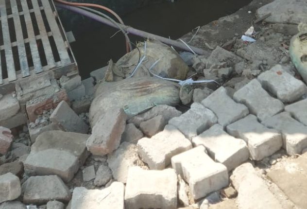 The culvert at Meerut Delhi Gate intersection has spoiled the attitude of the traders