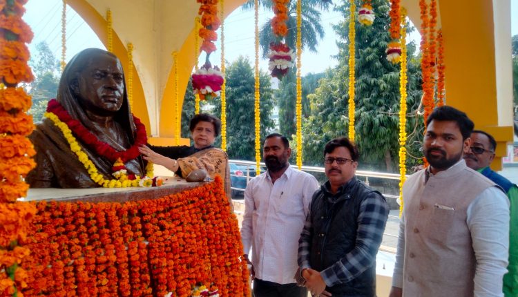 Mayor Sanyukta Bhatia said that the contribution of Late Munni Devi Valmiki is exemplary for the society