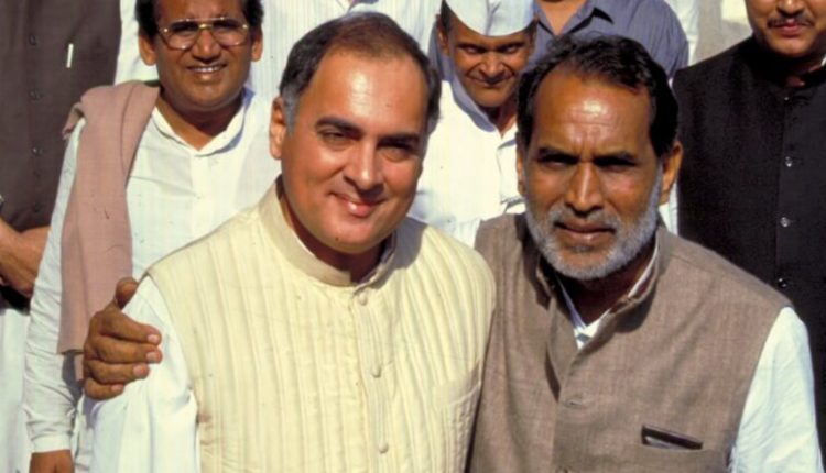 Rajiv Gandhi changed the rules for Chandrashekhar