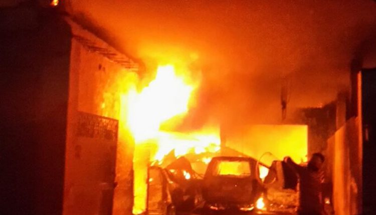 Massive fire broke out in half a dozen shops along Chaubepur GT Road in Kanpur, police trying to extinguish the fire