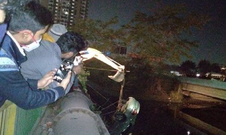 Car fell into Hindon canal after breaking railing, 3 friends died