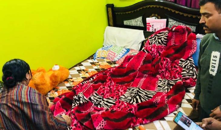 The miscreants robbed the army's wife and children by taking them hostage