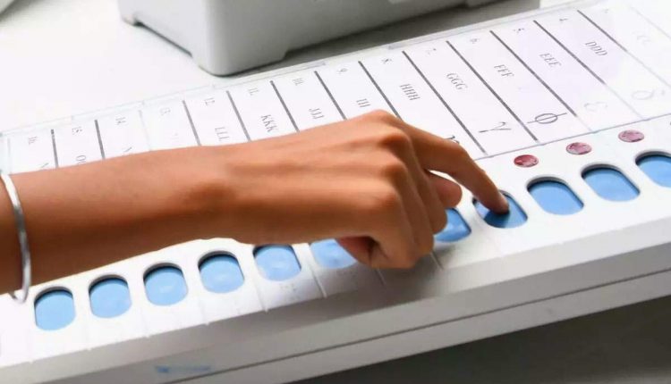 Lakhimpur Kheri: EVM disturbances, lotus slip coming out by pressing any button