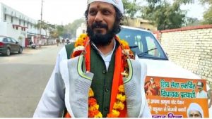 Even a candidate who is wearing a garland of shoes around his neck is doing public relations, read who is that personality?