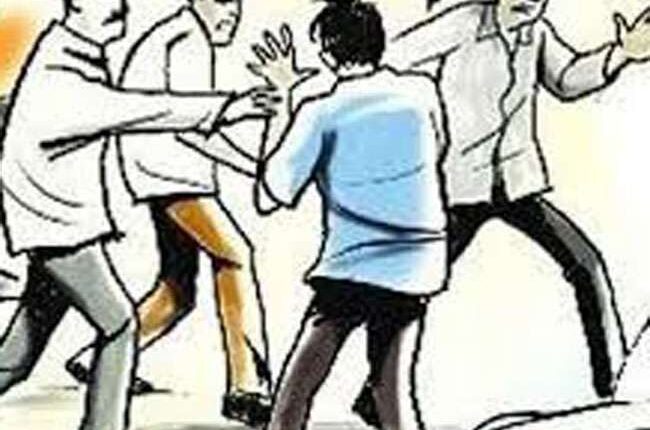 A minor dispute started in two parties caught the tool, sticks and sticks went fiercely, 9 people arrested