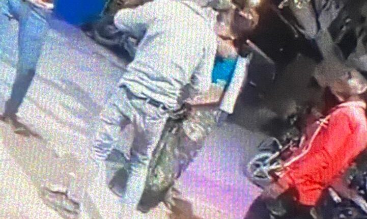 To celebrate Holi, he danced with a drunken knife and stabbed himself in the chest, died on the spot