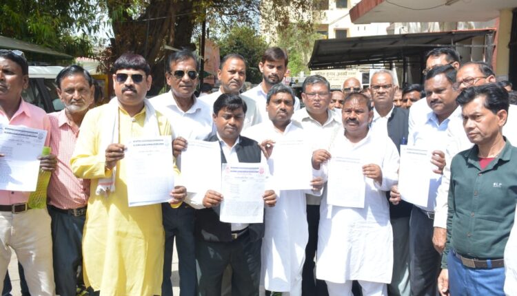 Jitendra Pal was murdered with a knife, submitted a memorandum against the gang rape of a Dalit woman