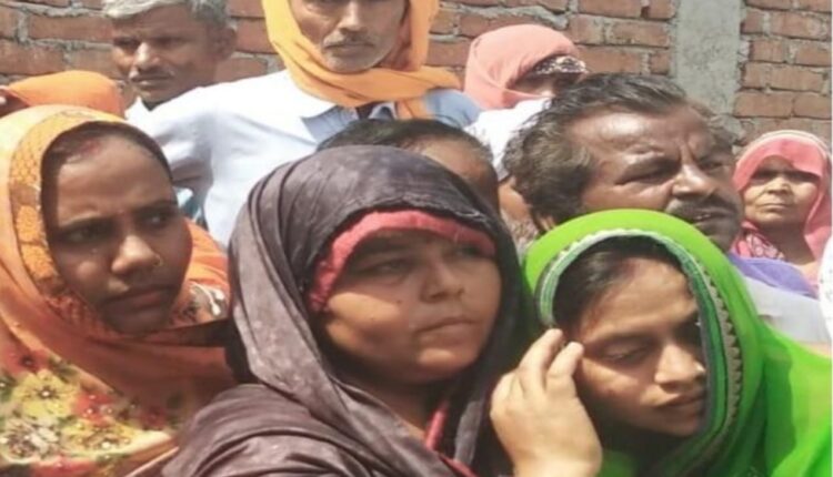 Youth who came to collect money dies under suspicious circumstances