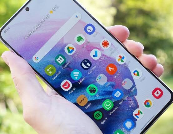 If your phone gets drenched in Holi, then do these things to prevent it from getting damaged