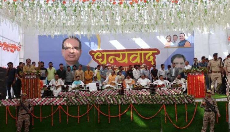 In the inauguration of the flyover bridge, the CM said: This is the secret of the uncle, not the officers, but the collector bluntly told the CM