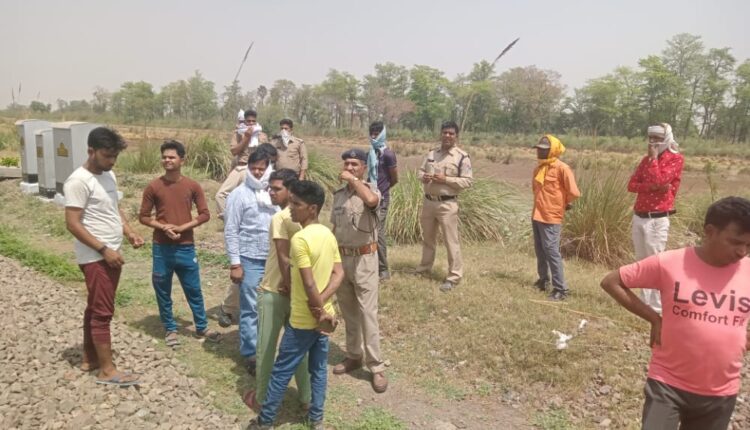 Two real teenage sisters cut their lives from the train due to financial deteriorating