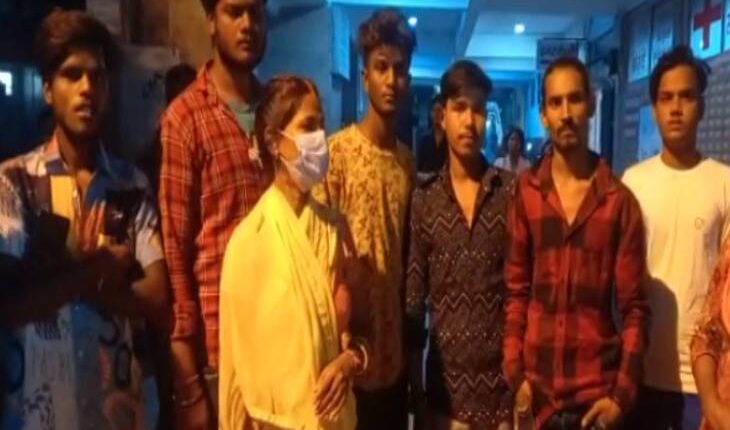 If the extortionist was not given, the miscreants burnt the young man by putting petrol, the condition was critical.