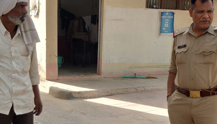 Wife attacked husband with sharp weapon: broke down during treatment