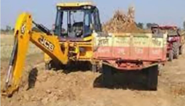 Additional SDM Caught illegal mining on the instructions of the District Magistrate