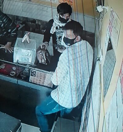 Miscreants who entered as customers looted jewelery worth 10 lakhs in broad daylight