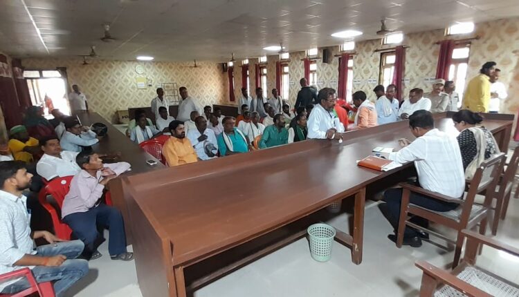 Hundreds of workers of Bharatiya Kisan Union Bhanu met the Deputy District Magistrate and submitted a complaint letter