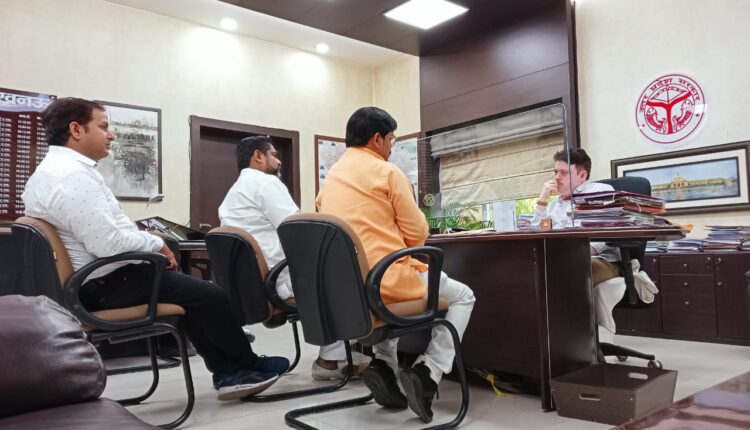 Delegation of Sarva Samaj Udyog Vyapar Mandal met the Divisional Commissioner