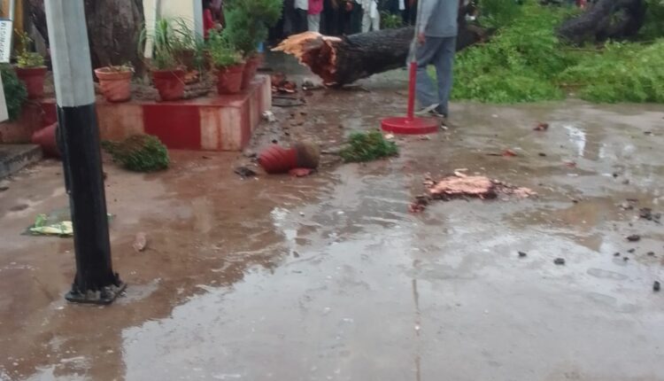 15-minute storm took life, a young man died due to overturning of tractor trolley