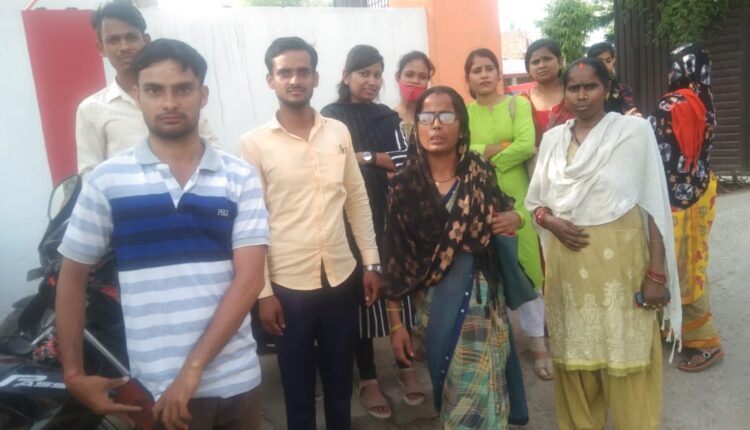 5 months' outstanding salary, employees were fired, the victims reached the police station