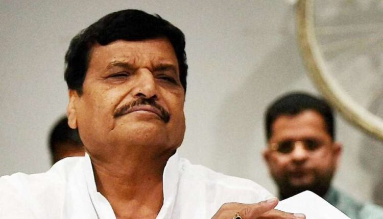 Termed Chief Minister Yogi as hardworking and honest, Shivpal Yadav took a jibe at Akhilesh in gestures