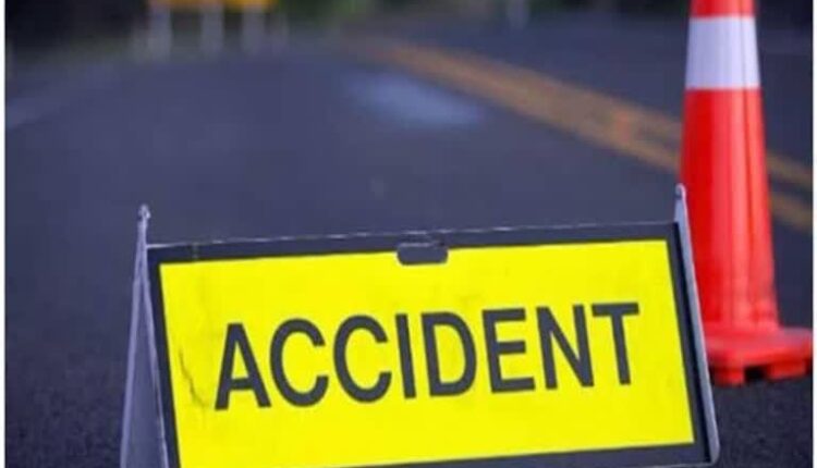 Farrukhabad- Mother-son dies in road accident and husband's condition critical