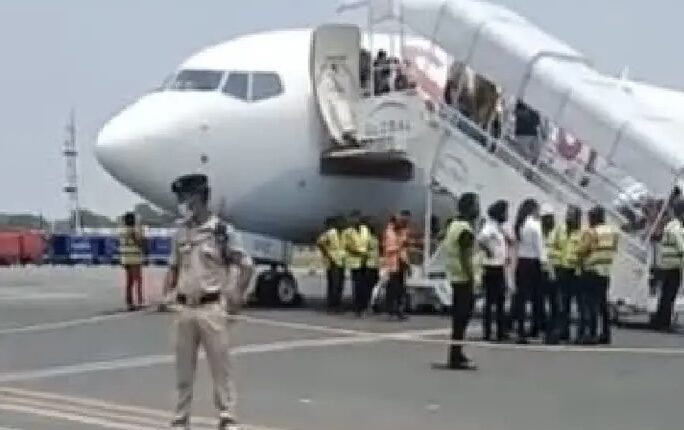 SpiceJet plane catches fire, 184 passengers safe