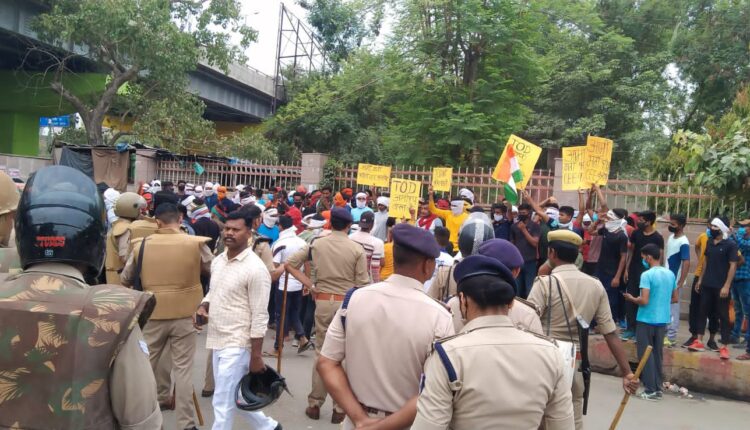 Mobilization of youth at Cantt railway station regarding Agneepath scheme