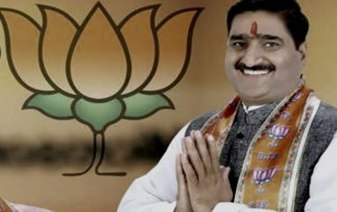 The BJP MP gave 120 meters instead of the envelope to the newly-wed bride. long road gift