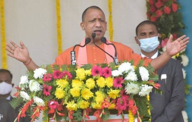 Yogi said in Azamgarh- SP cheated the youth in the name of job and elephant ate ration