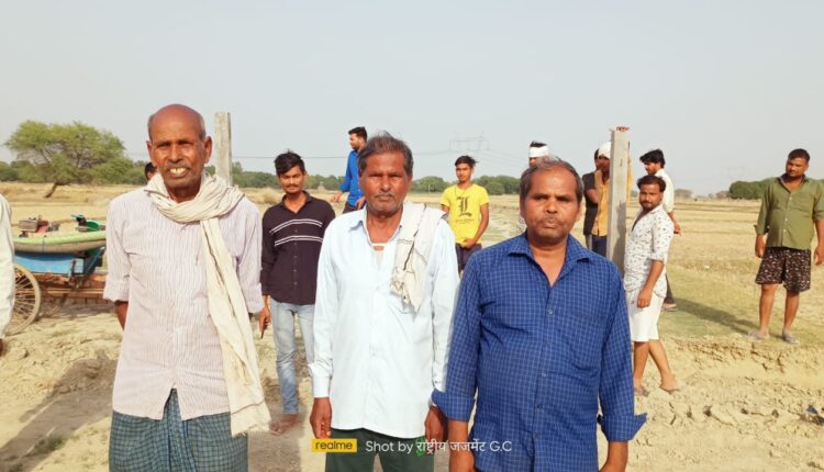The drain and chak road made by MNREGA were blocked by the dabangs.