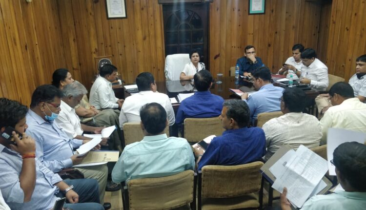 Mayor Sanyukta Bhatia gave instructions in the meeting, drains should be cleaned again in seven days, officers will inspect every morning