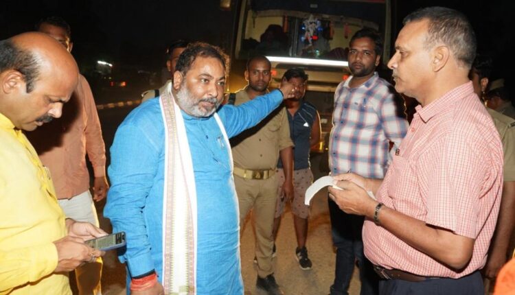 Transport Minister of Uttar Pradesh government did surprise inspection of buses while going from Gorakhpur to Lucknow