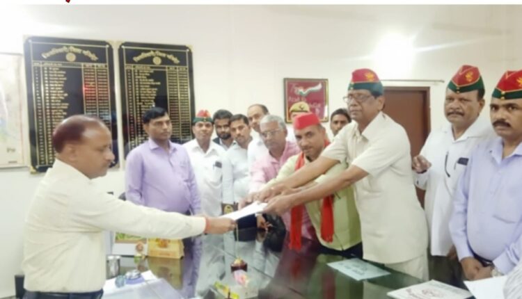 Samajwadi Party strongly opposed the recruitment of soldiers on contract in the army
