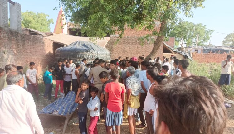 Accident while lifting the lantern with jack, death of the mason