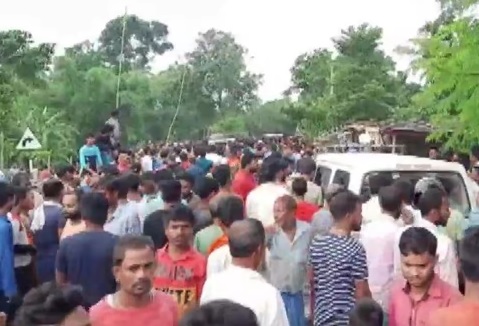 Traumatic death of eight people due to Scorpio car falling into the pond