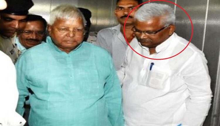 The then OSD of Lalu Prasad Yadav, Bhola Yadav arrested, search continues at four places in Patna and Darbhanga