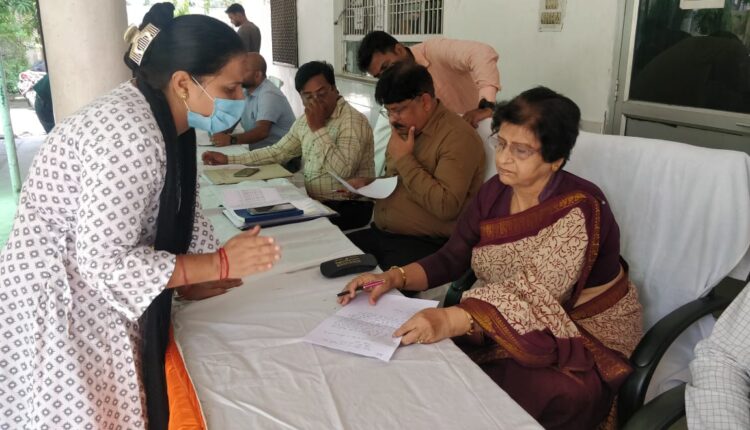 Mayor Sanyukta Bhatia resolved the grievances of the public on Lokmangal Day
