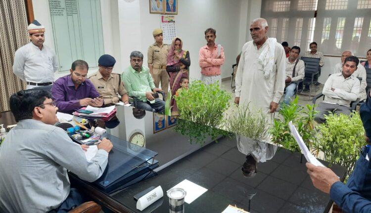 District Magistrate Indra Vikram Singh listened to the public problems in the public darshan