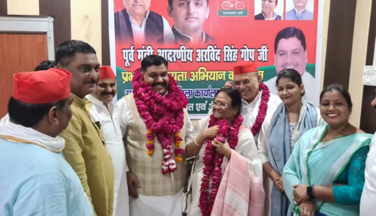 Former minister addressed the workers in the district office of Samajwadi Party