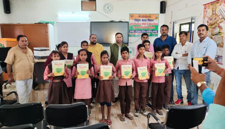 Smile came on the face of the students after receiving the books in the hands of MLC