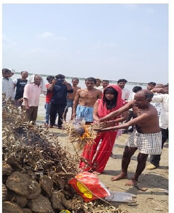 Daughter lit her mother's funeral, says I am my mother's son