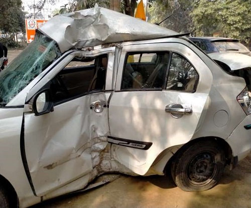 Four people died due to fighting in a car pole at high speed