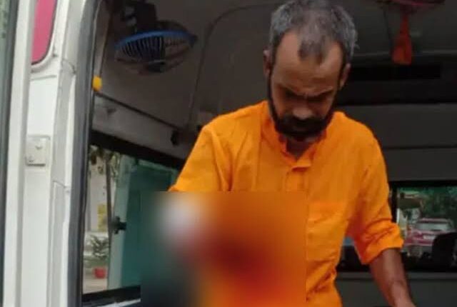 Vimal Kumar, who fought against corruption four, when he did not get success, then cut his hand