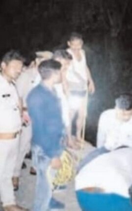 The youth riding the car fell in the canal, due to the activation of the local police, all three came out safely.