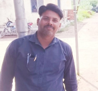 Lightning fell on a young man talking on the phone