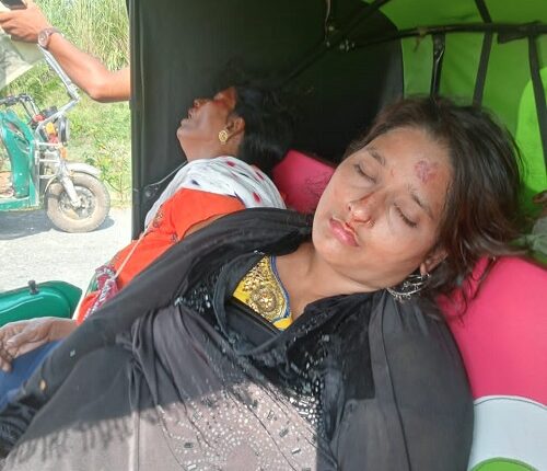 Bike hit a tree unbalanced two women injured