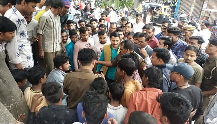 The young man who molested the girl was caught and handed over to the police