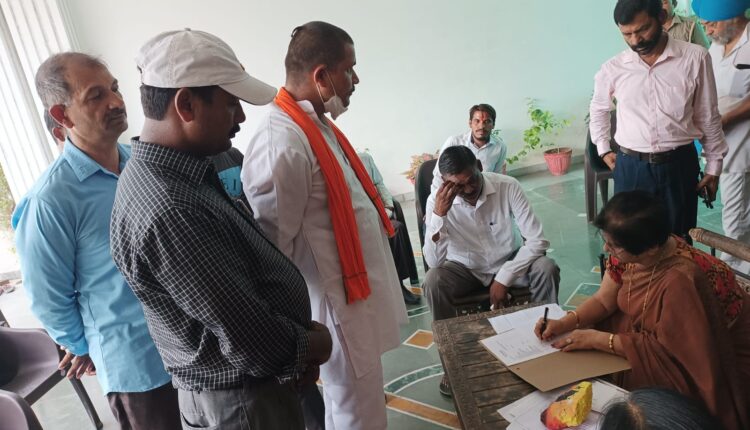 Resentment prevailed among the residents due to non-construction of road drain in the auspicious city of Devpur Para area