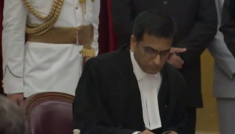 President administered oath to Chief Justice DY Chandrachud in 50 of the country